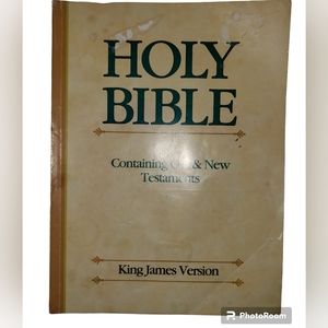 Holy Bible King James KJV New and Old Testaments Paperback Pre-owned